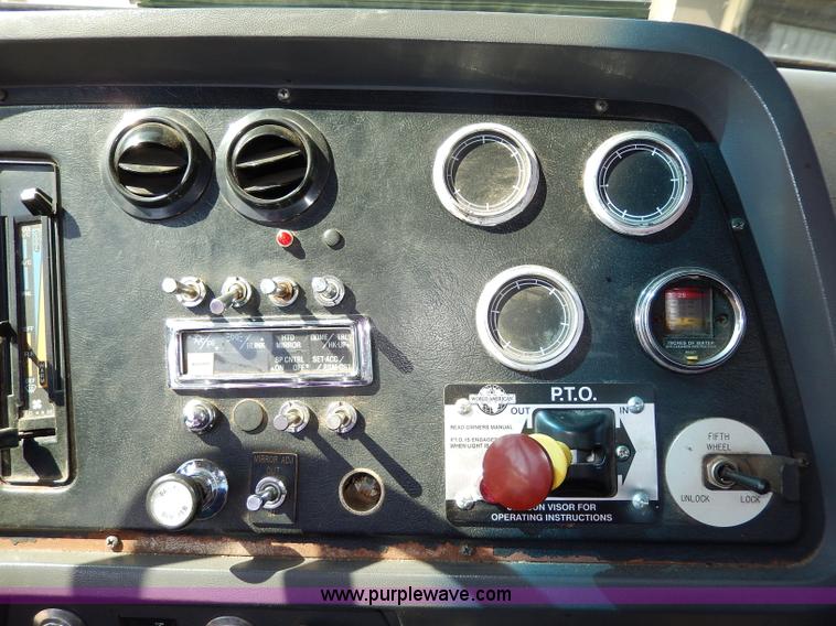 image for item H6945 1997 Ford LTS9000 semi truck