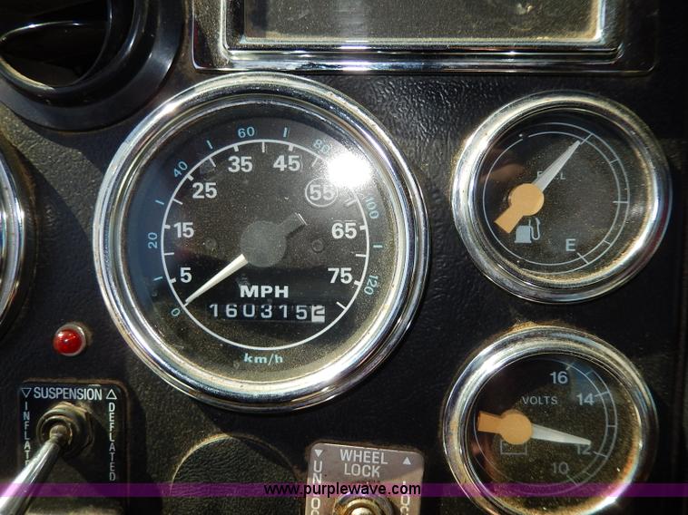 image for item H6945 1997 Ford LTS9000 semi truck