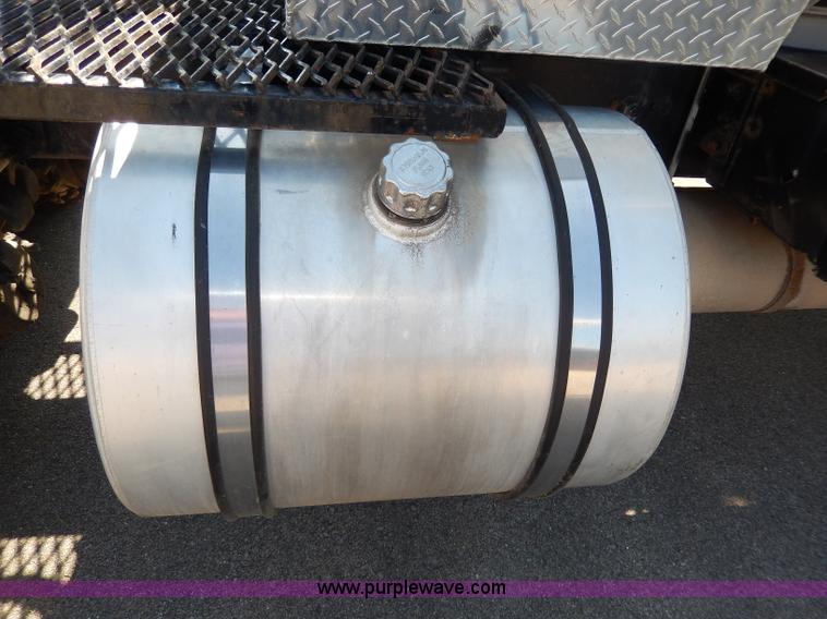 image for item H6945 1997 Ford LTS9000 semi truck