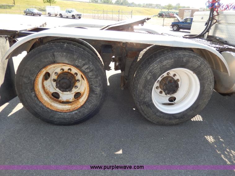 image for item H6945 1997 Ford LTS9000 semi truck