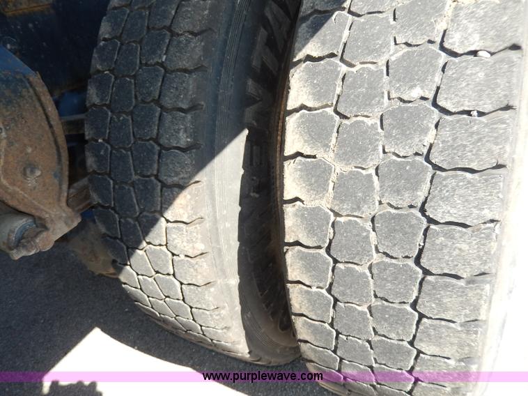 image for item H6945 1997 Ford LTS9000 semi truck