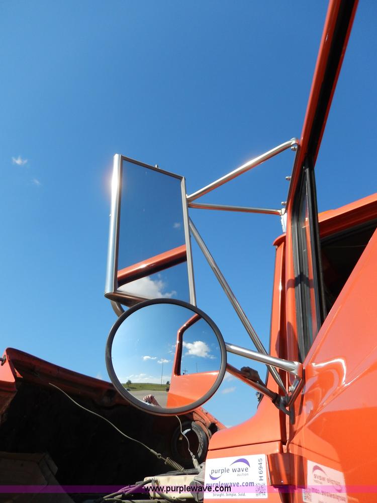 image for item H6945 1997 Ford LTS9000 semi truck