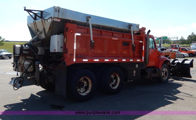 image for item H6946 1999 International 4900 dump truck