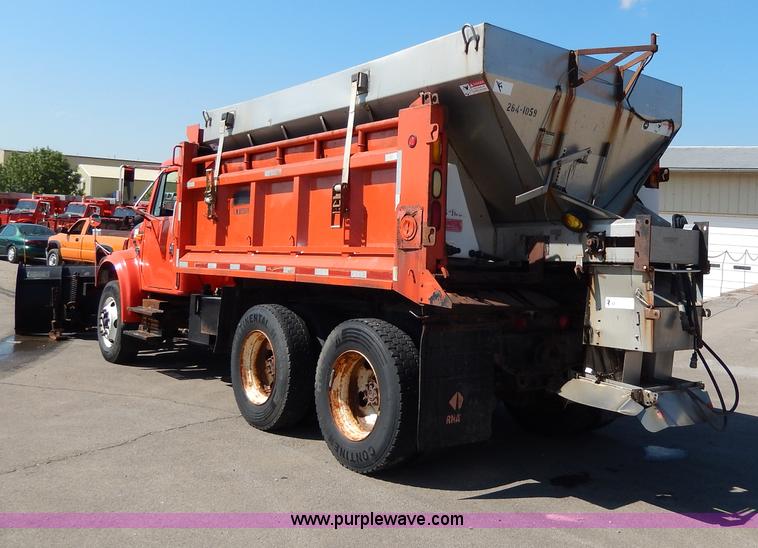 image for item H6946 1999 International 4900 dump truck