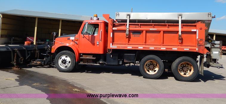 image for item H6946 1999 International 4900 dump truck