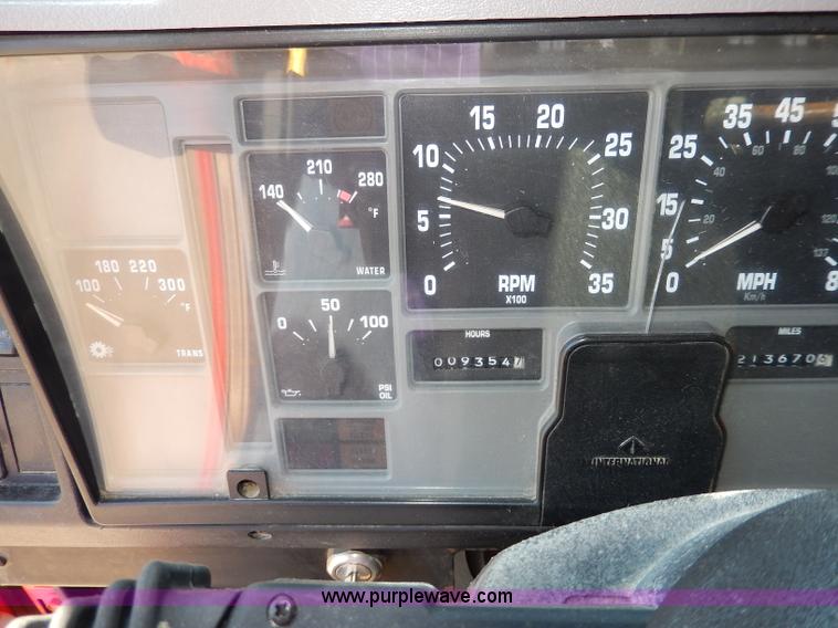 image for item H6946 1999 International 4900 dump truck