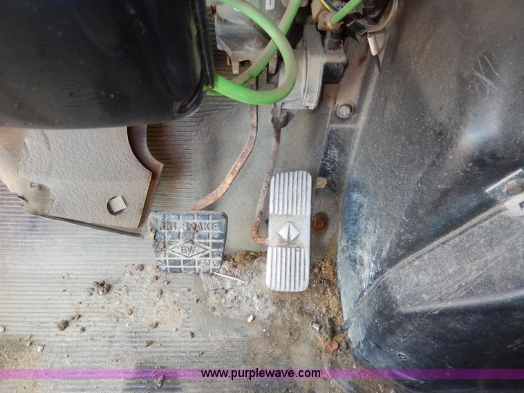 image for item H6946 1999 International 4900 dump truck