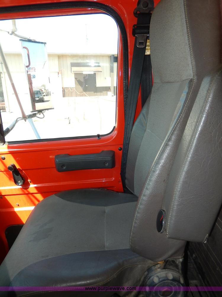 image for item H6946 1999 International 4900 dump truck