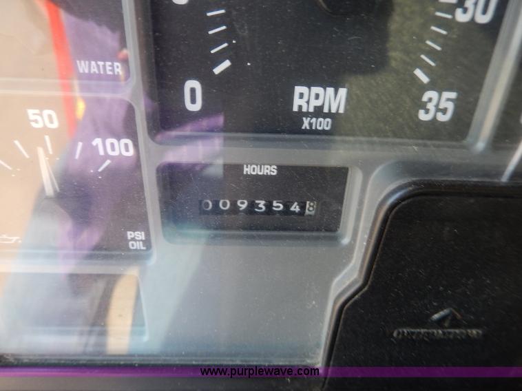 image for item H6946 1999 International 4900 dump truck