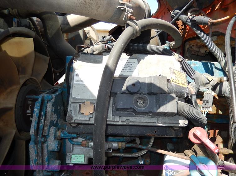 image for item H6946 1999 International 4900 dump truck