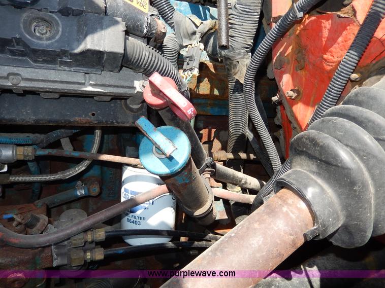 image for item H6946 1999 International 4900 dump truck