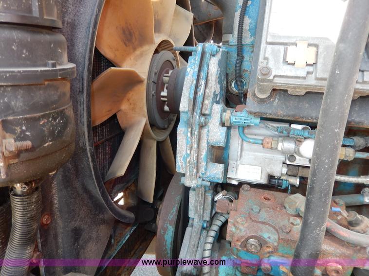 image for item H6946 1999 International 4900 dump truck