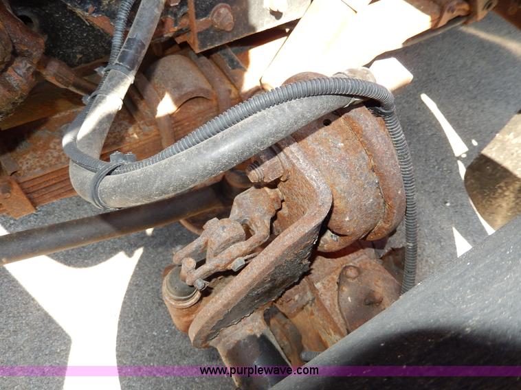 image for item H6946 1999 International 4900 dump truck