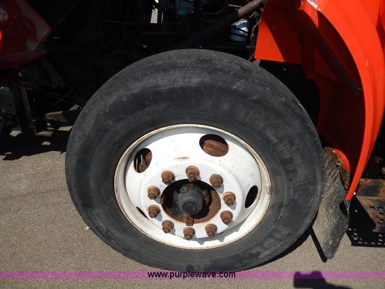 image for item H6946 1999 International 4900 dump truck