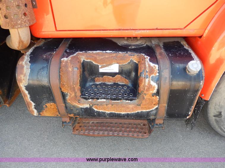 image for item H6946 1999 International 4900 dump truck