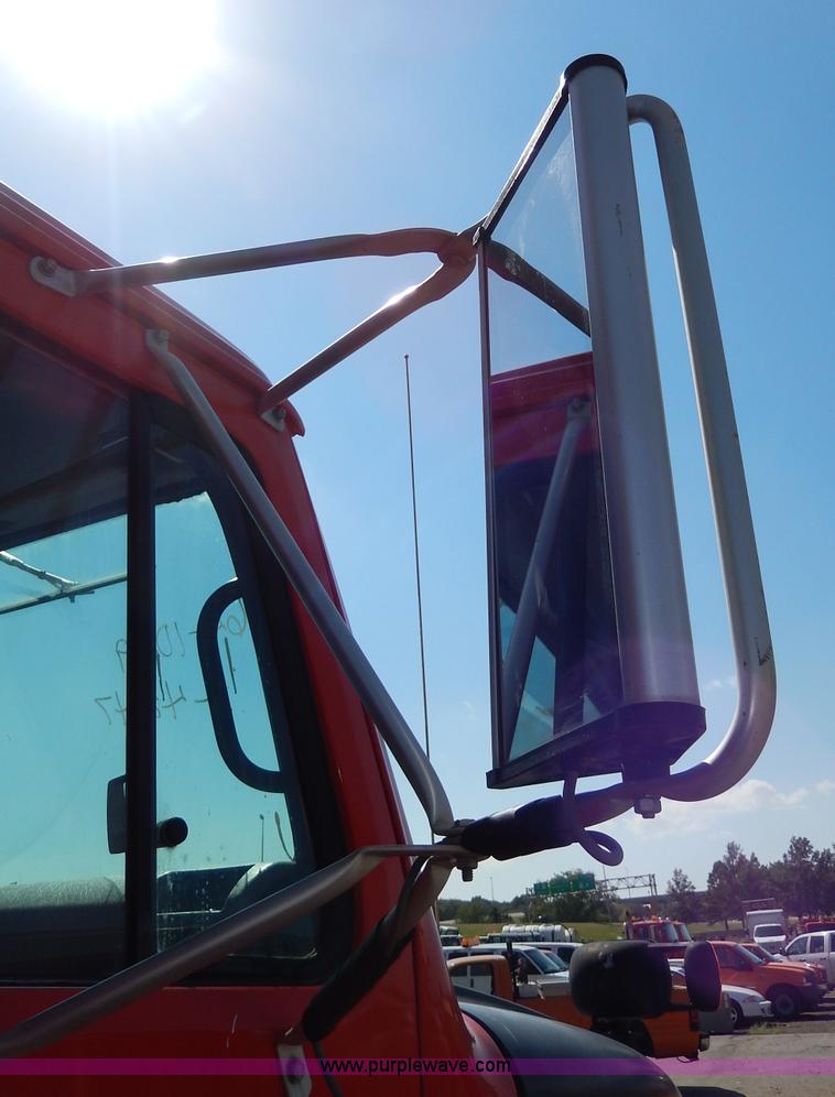 image for item H6946 1999 International 4900 dump truck