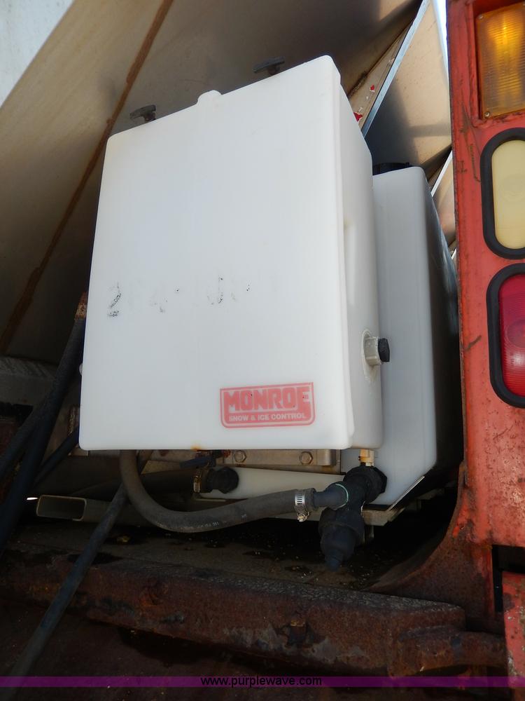 image for item H6946 1999 International 4900 dump truck