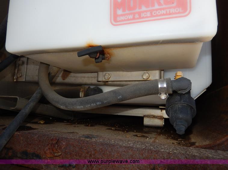 image for item H6946 1999 International 4900 dump truck