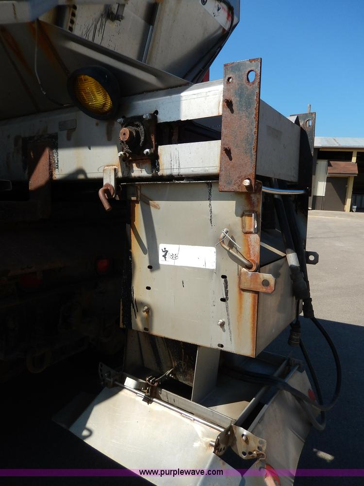 image for item H6946 1999 International 4900 dump truck