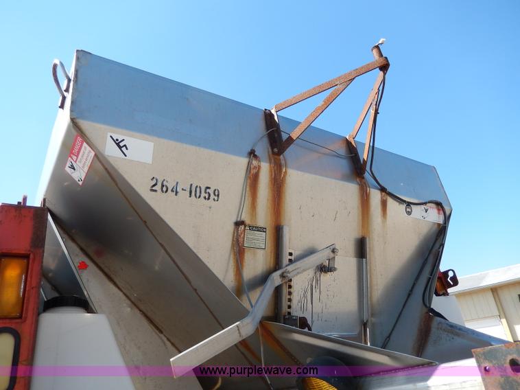image for item H6946 1999 International 4900 dump truck