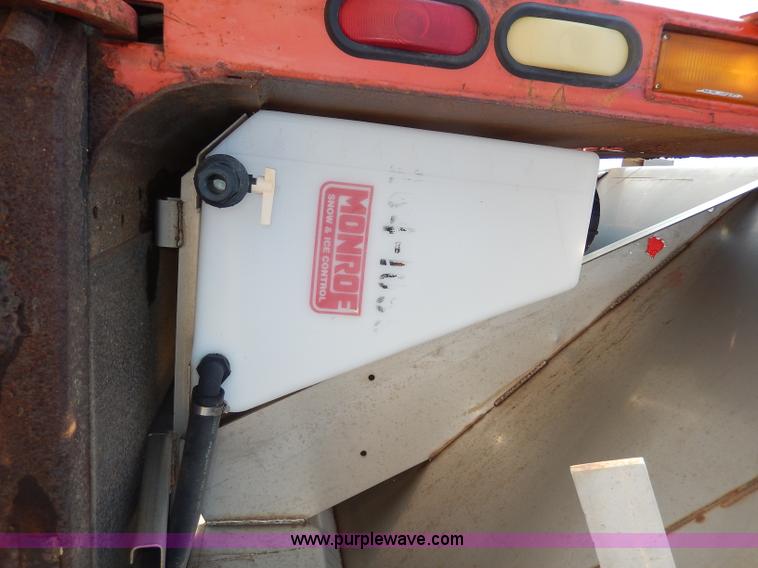 image for item H6946 1999 International 4900 dump truck