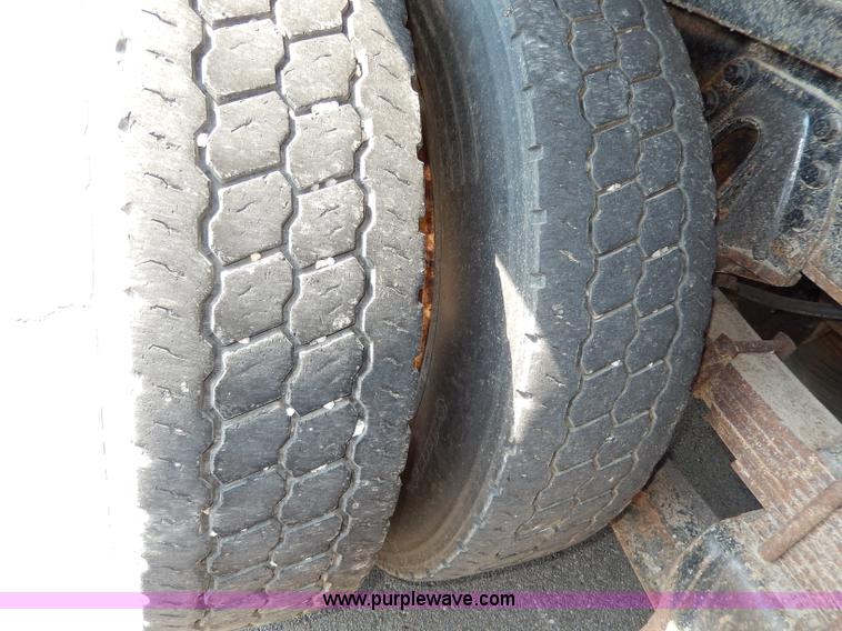 image for item H6946 1999 International 4900 dump truck