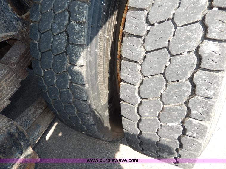 image for item H6946 1999 International 4900 dump truck