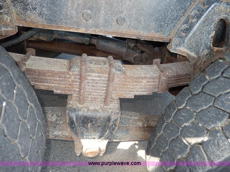 image for item H6946 1999 International 4900 dump truck