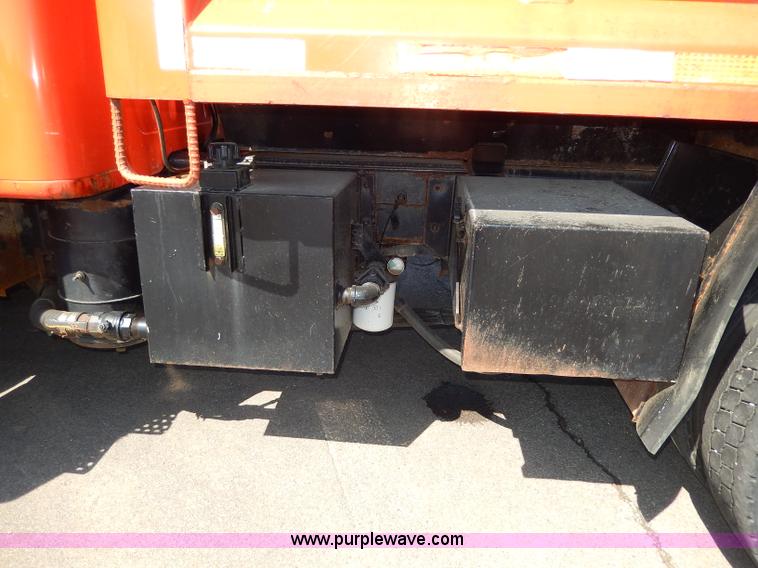 image for item H6946 1999 International 4900 dump truck