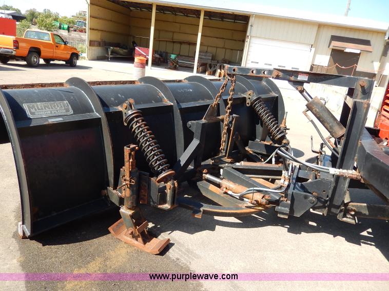 image for item H6946 1999 International 4900 dump truck