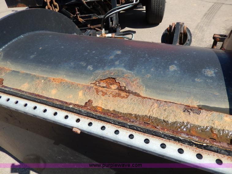 image for item H6946 1999 International 4900 dump truck