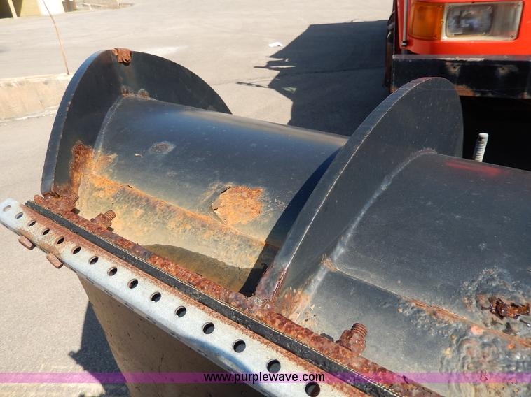 image for item H6946 1999 International 4900 dump truck