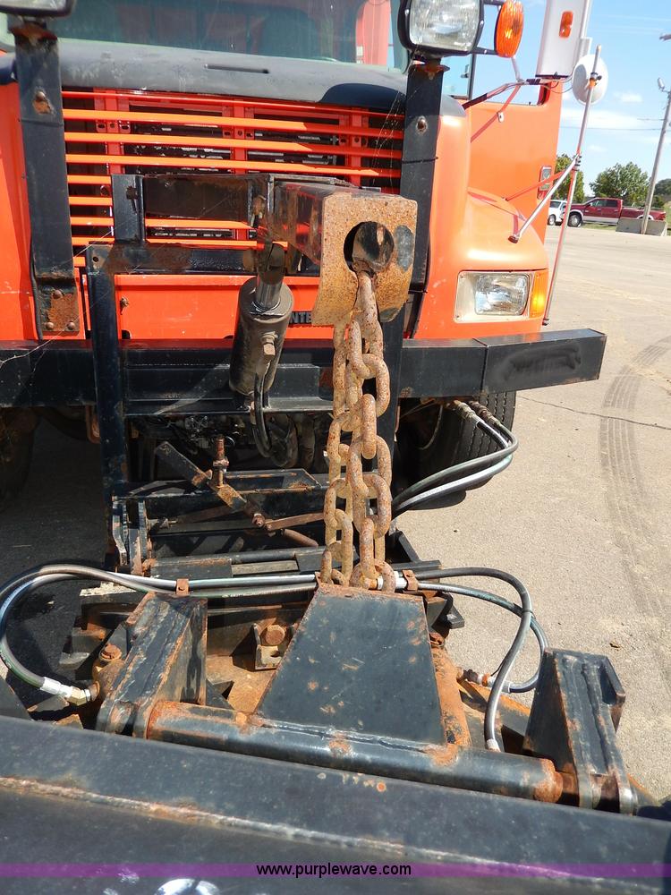 image for item H6946 1999 International 4900 dump truck