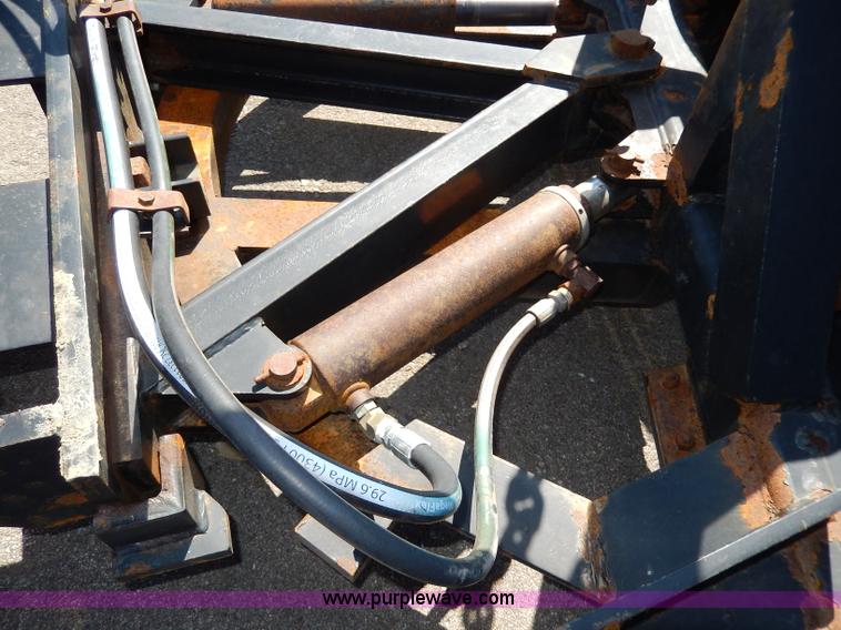 image for item H6946 1999 International 4900 dump truck