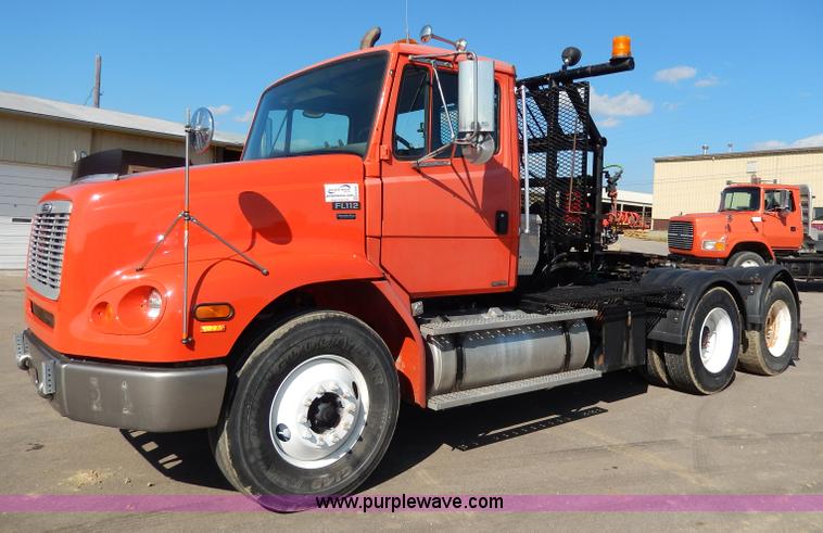 image for item H6947 2003 Freightliner FL112 semi truck