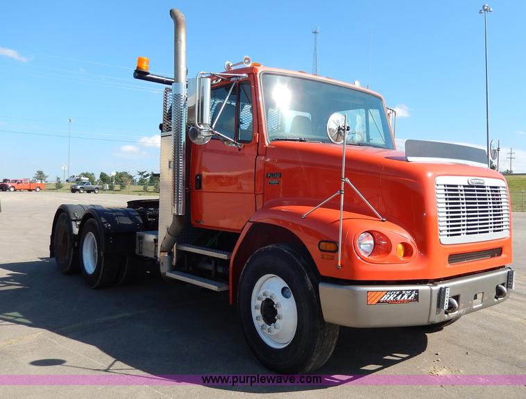 image for item H6947 2003 Freightliner FL112 semi truck