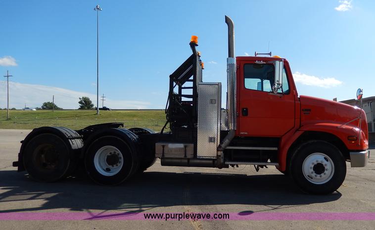 image for item H6947 2003 Freightliner FL112 semi truck