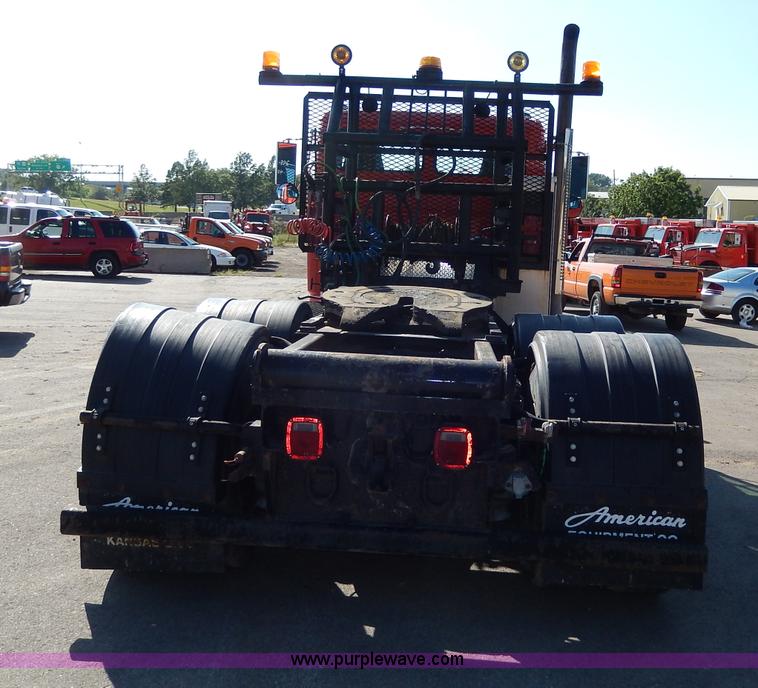 image for item H6947 2003 Freightliner FL112 semi truck