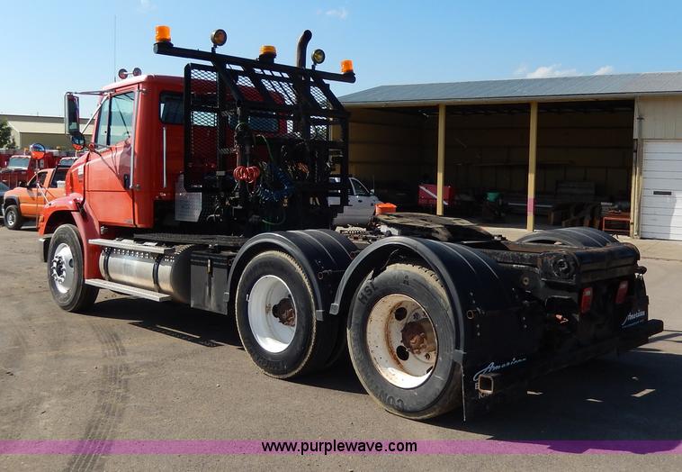 image for item H6947 2003 Freightliner FL112 semi truck