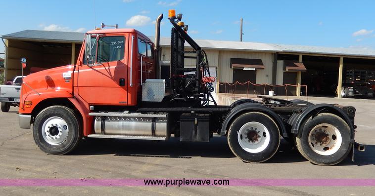 image for item H6947 2003 Freightliner FL112 semi truck