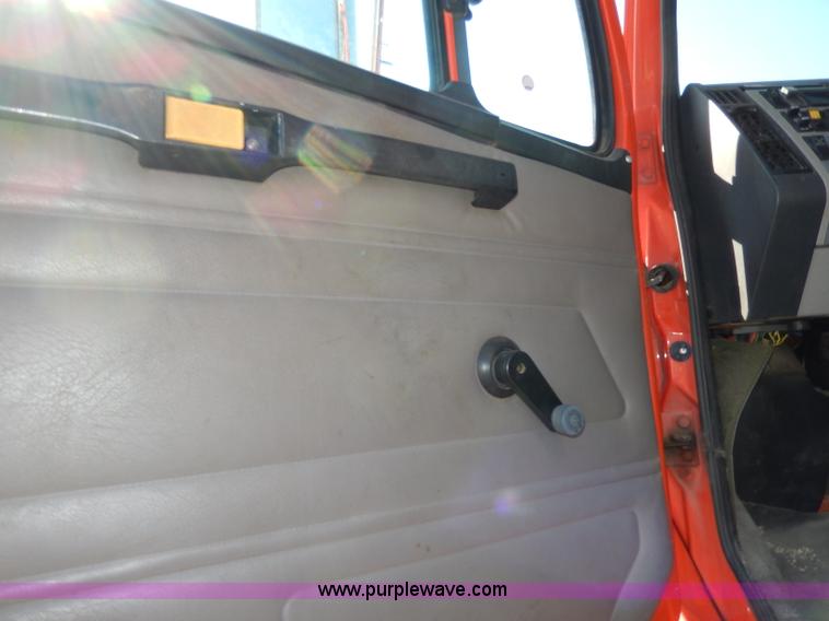 image for item H6947 2003 Freightliner FL112 semi truck