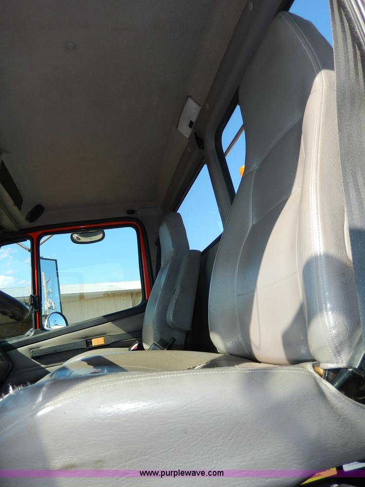 image for item H6947 2003 Freightliner FL112 semi truck