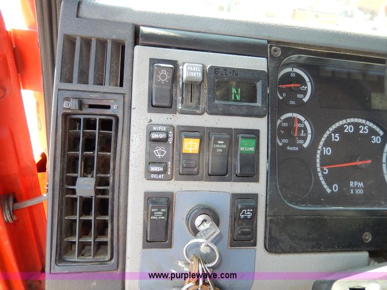 image for item H6947 2003 Freightliner FL112 semi truck