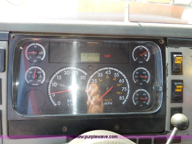 image for item H6947 2003 Freightliner FL112 semi truck