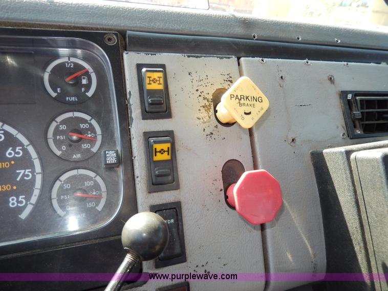 image for item H6947 2003 Freightliner FL112 semi truck