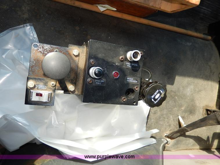 image for item H6947 2003 Freightliner FL112 semi truck