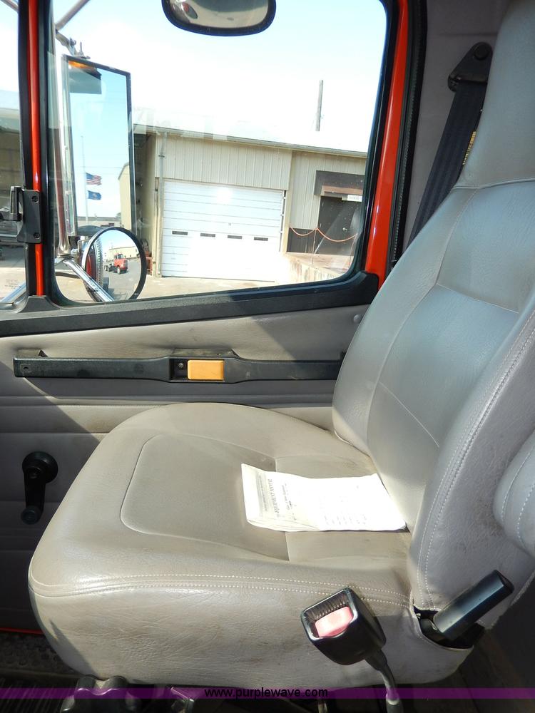 image for item H6947 2003 Freightliner FL112 semi truck