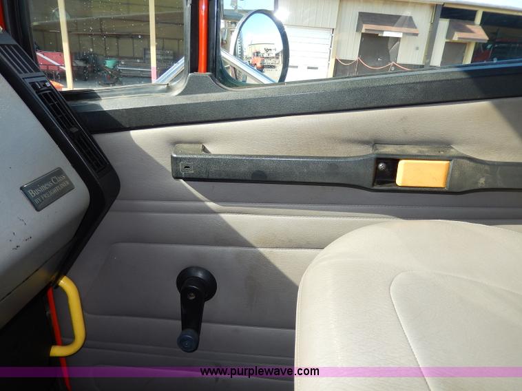 image for item H6947 2003 Freightliner FL112 semi truck