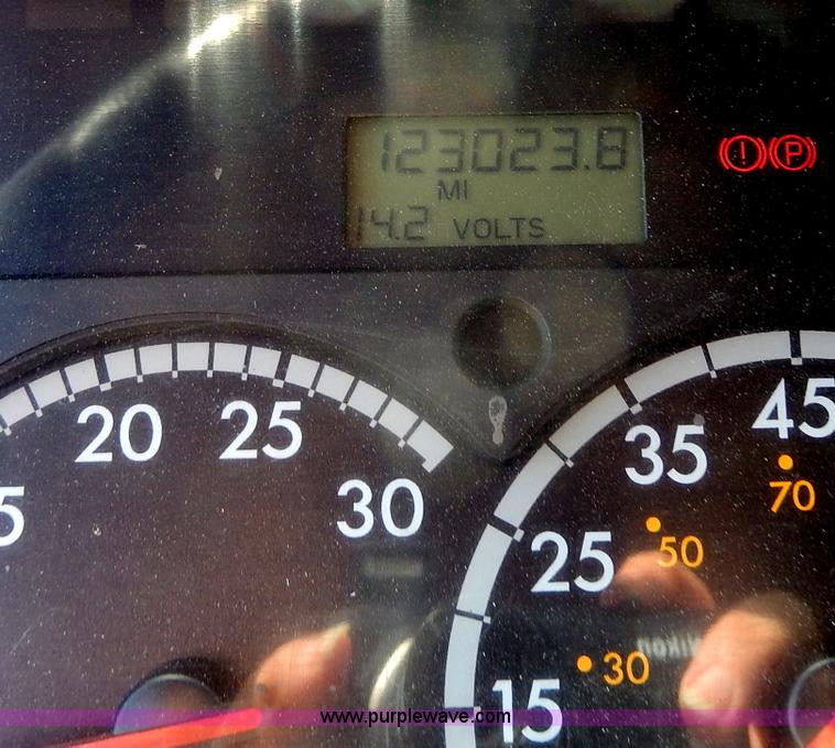 image for item H6947 2003 Freightliner FL112 semi truck