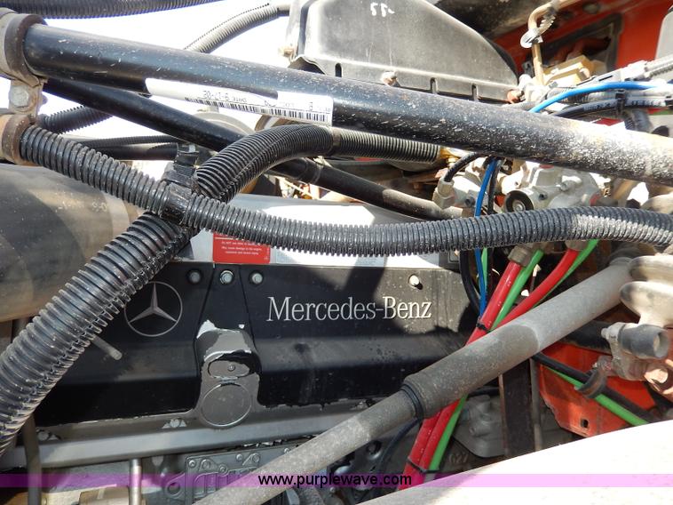 image for item H6947 2003 Freightliner FL112 semi truck